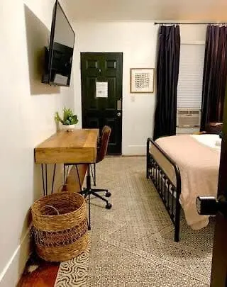 Holiday home Hideaway - Private With Kitchen & Parking