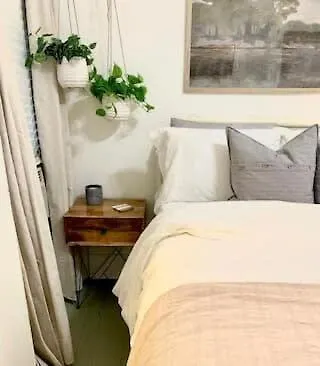 Holiday home Hideaway - Private With Kitchen & Parking